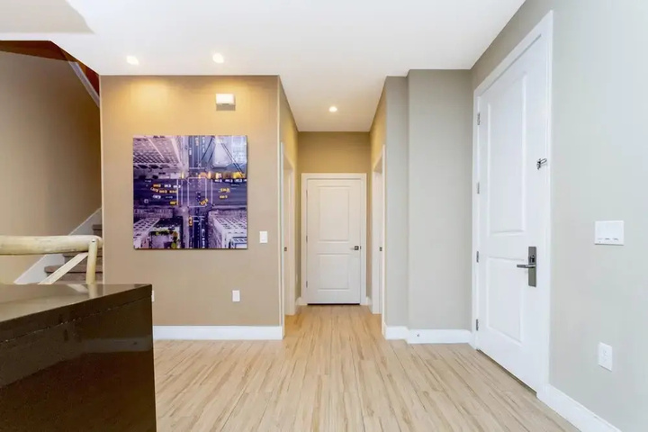 Room 4 of 27