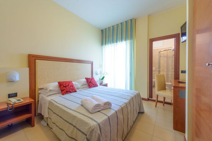 Room 4 of 48