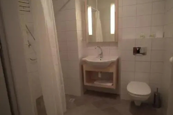 Room 2 of 2