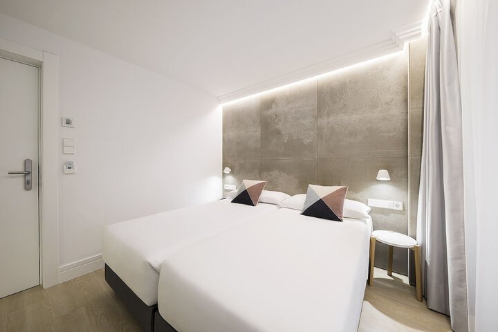 Room 27 of 41