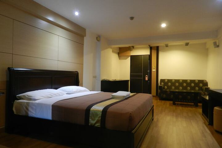 Room 33 of 90