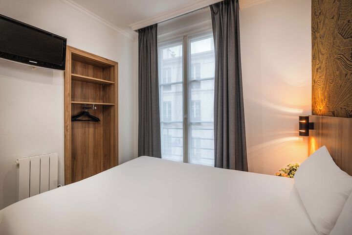 Room 12 of 26