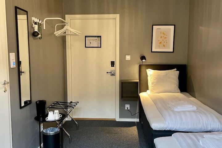 Room 85 of 149