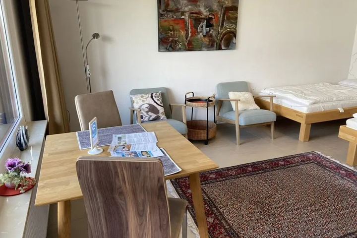 Room 4 of 18
