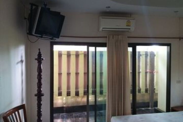 Room 9 of 19