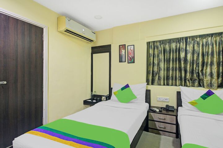 Room 15 of 40