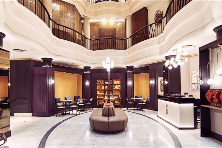 Entrance & Lobby