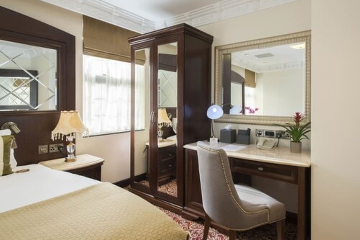 Room 28 of 62