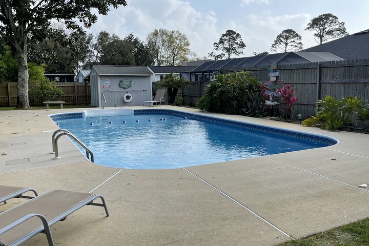 Pool 17 of 24