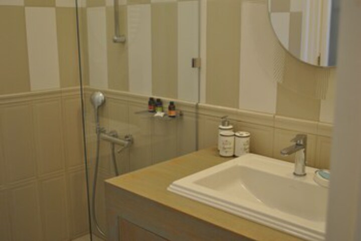 Room 2 of 45