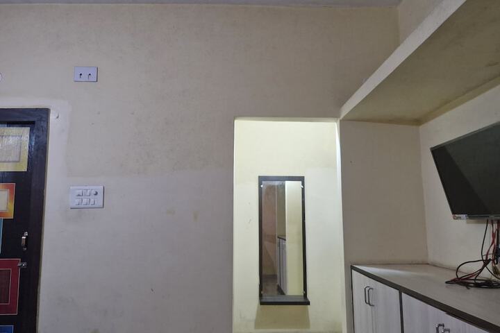 Room 17 of 28