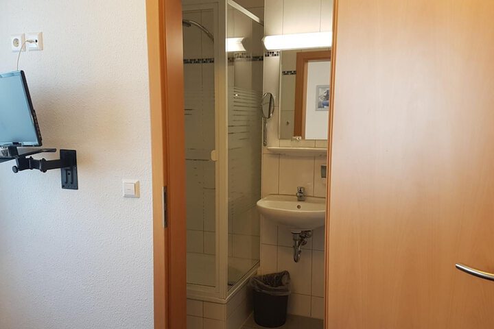 Room 19 of 39