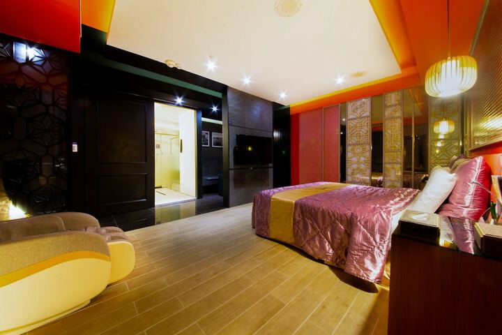 Room 8 of 88