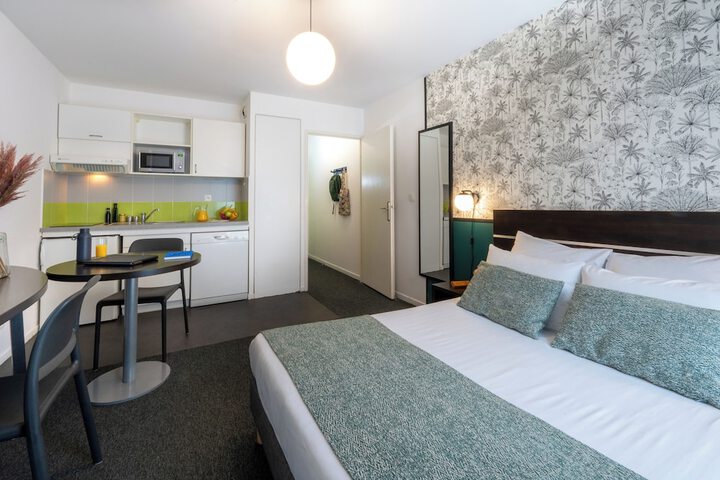Room 9 of 30