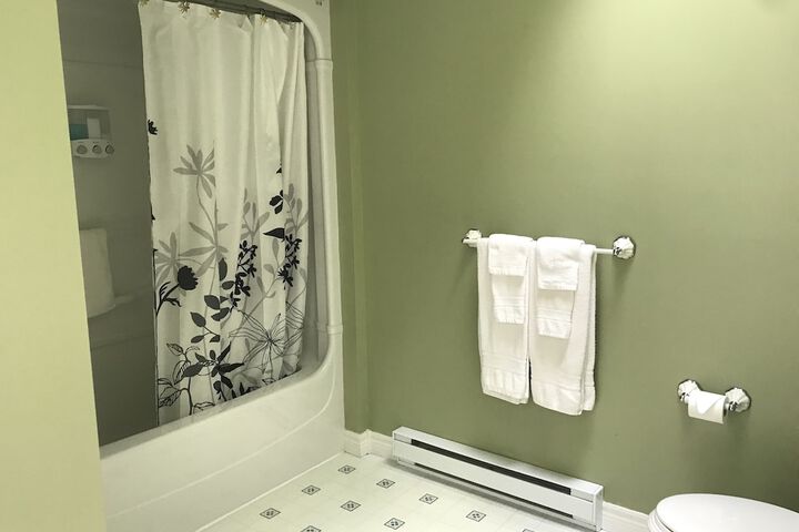 Room 11 of 28