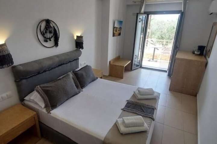 Room 3 of 38