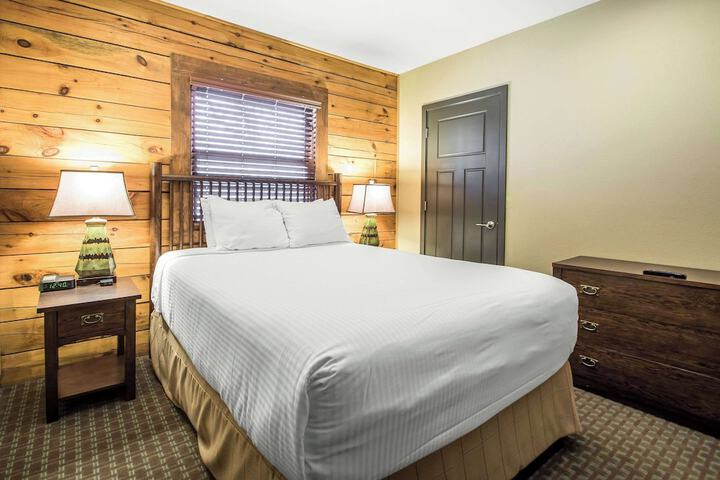 2 Bedroom 1 King 1 Queen 2 Bath Cottage (8 of 14)