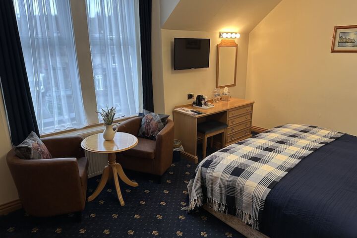 Room 2 of 37