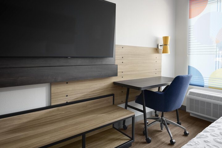 Room 8 of 25