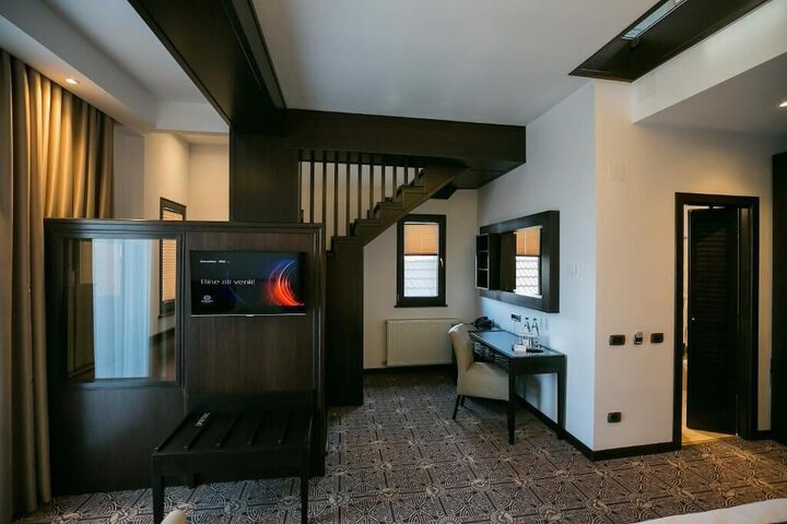 Room 8 of 63