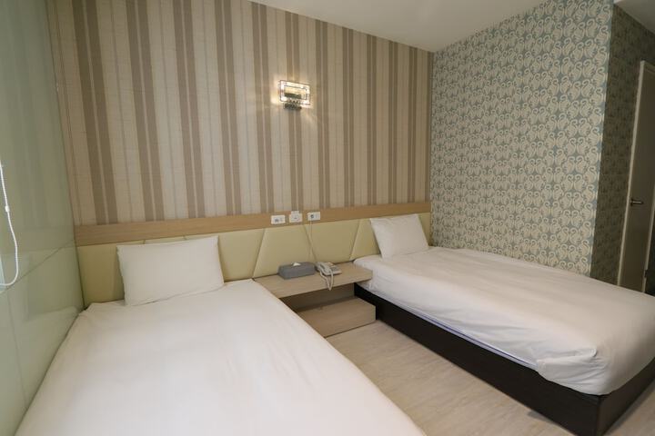 Room 14 of 99