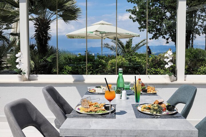 Dining 126 of 134