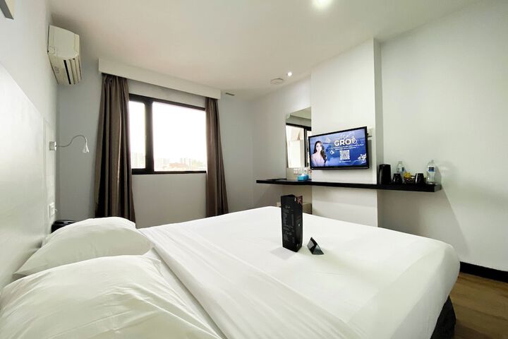 Room 4 of 63