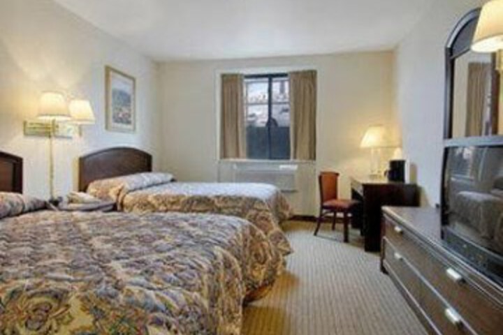 Photo of Waldorf Niagara Hotel