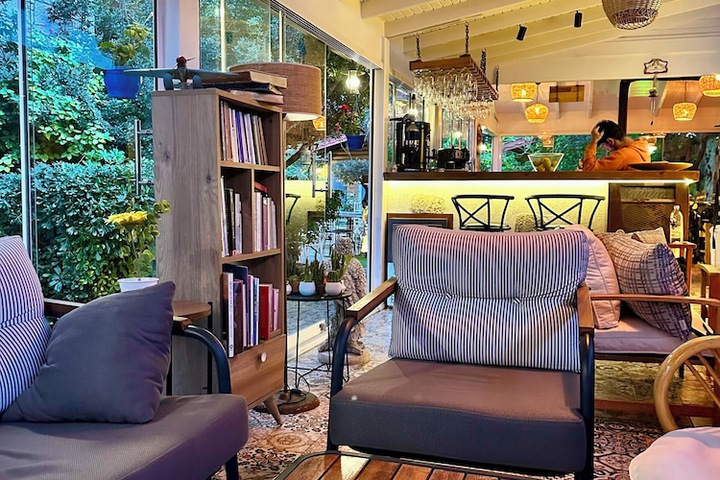 Guest Lobby