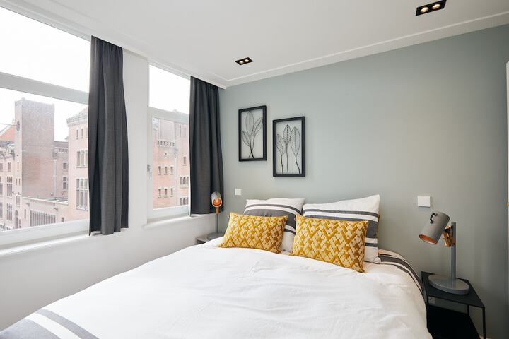Room 2 of 33