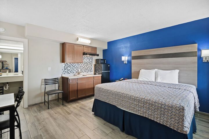 Room 17 of 74