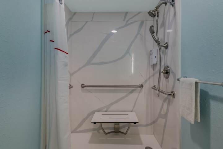 ADA Premium King Partial Ocean View Roll in Shower Upgraded Bedding (2 of 29)