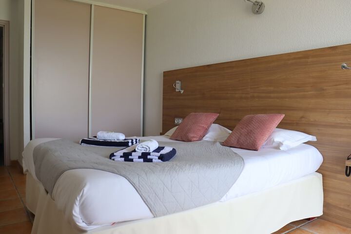 Room 2 of 18