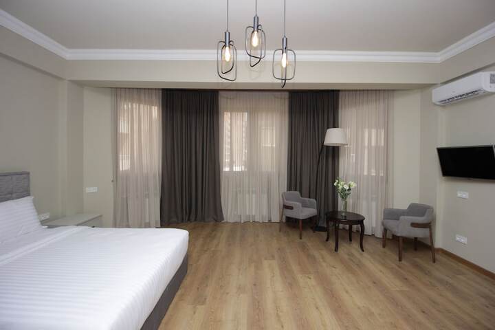 Room 13 of 42