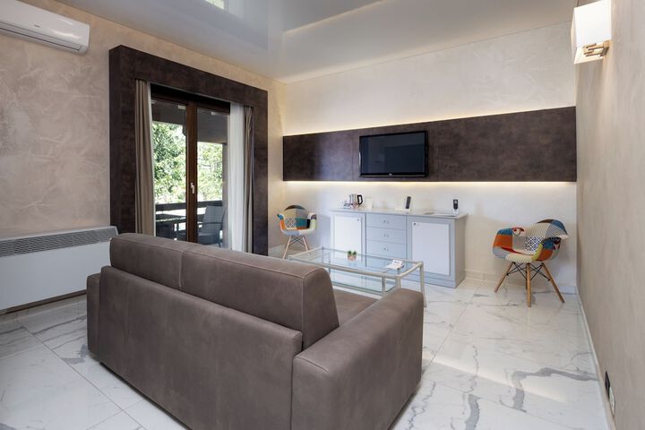 Room 45 of 100