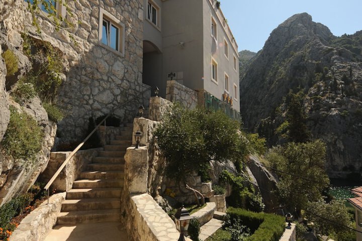 Hotel 85 of 101