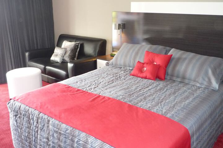 Room 4 of 74