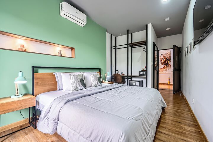 Room 11 of 27