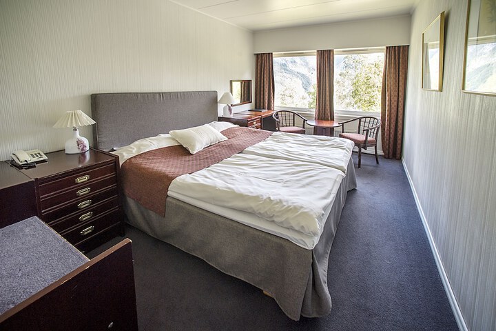 Room 4 of 48