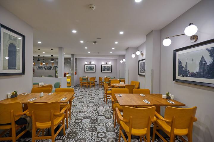 Dining 54 of 79