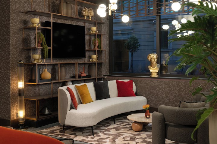 Lounge 49 of 60