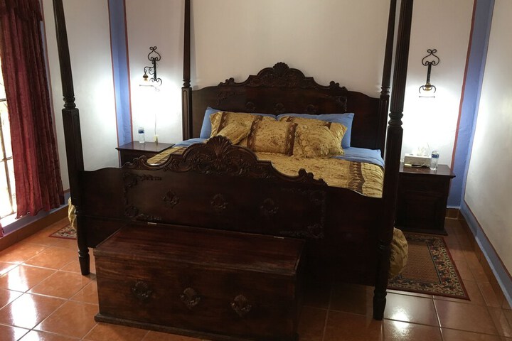 Room 34 of 106