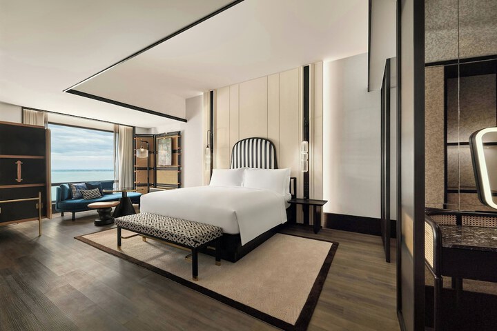 Room 13 of 72
