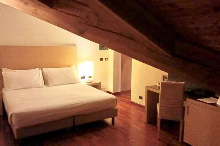 Room 9 of 72