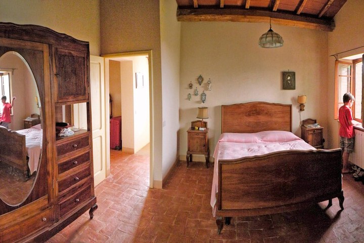 Room 6 of 65