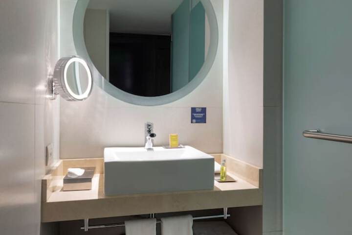 Room 73 of 115