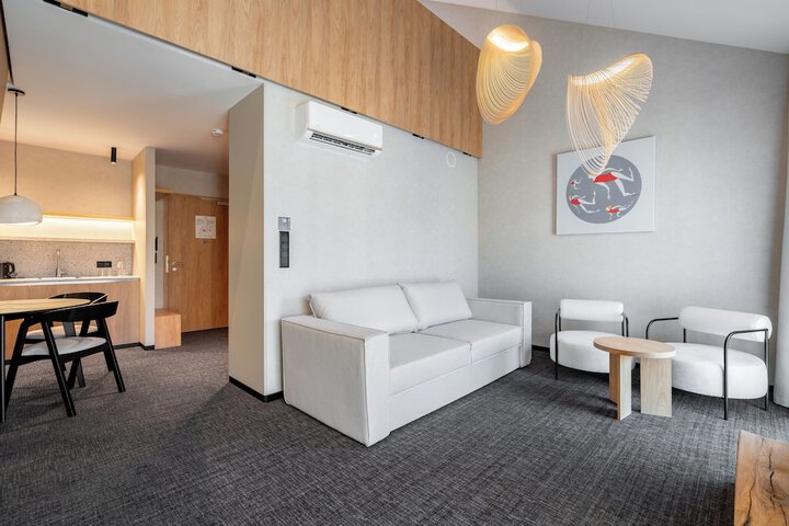 Room 8 of 37