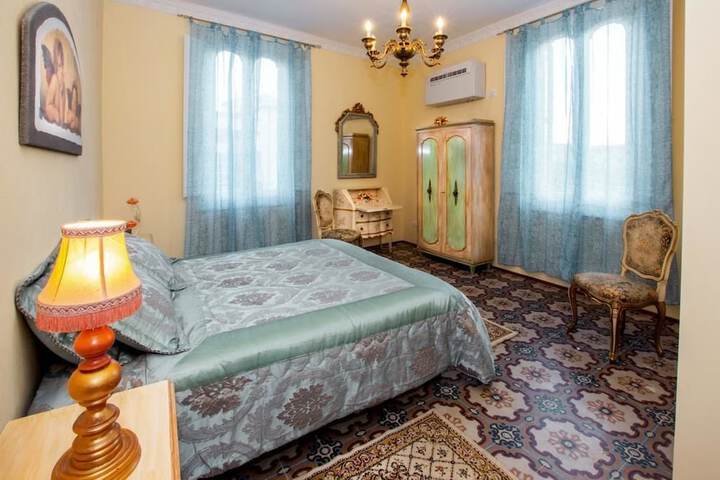 Room 5 of 21