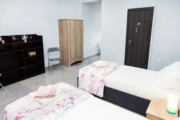 Room 4 of 10