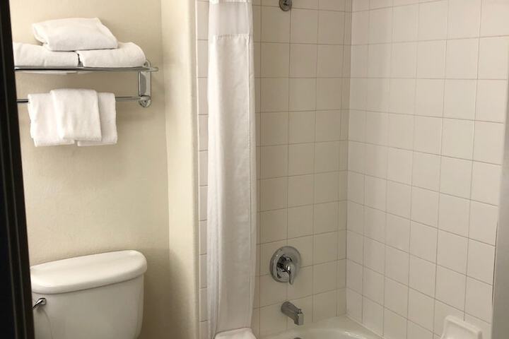 Standard Double Bed Accessible (11 of 11)